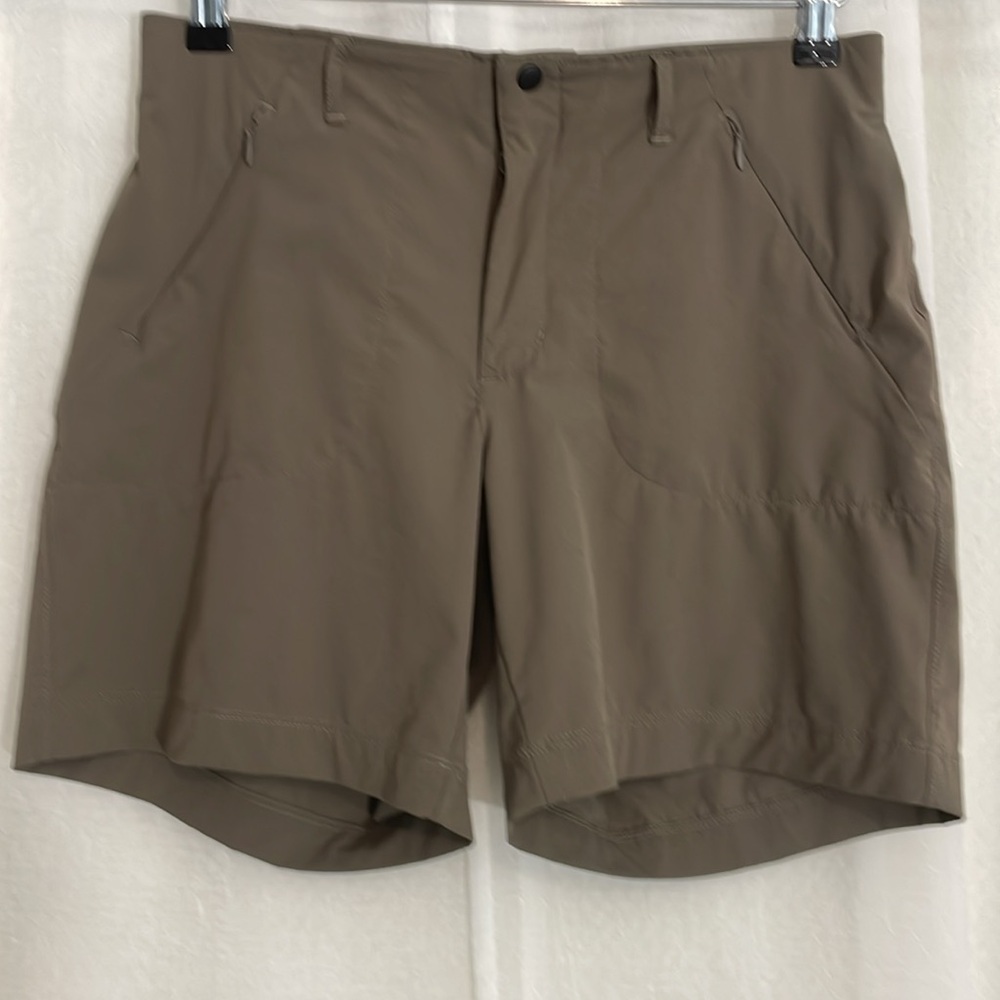 FIGS Women’s DEL SHORTS Color brown fig root SIZE 6  HTH 15”  inseam 6.5”